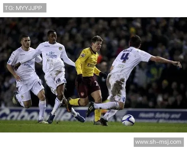 广州足球队包夹战术解析及其对比赛的影响探讨 广州足球队包夹战术解析及其对比赛的影响探讨