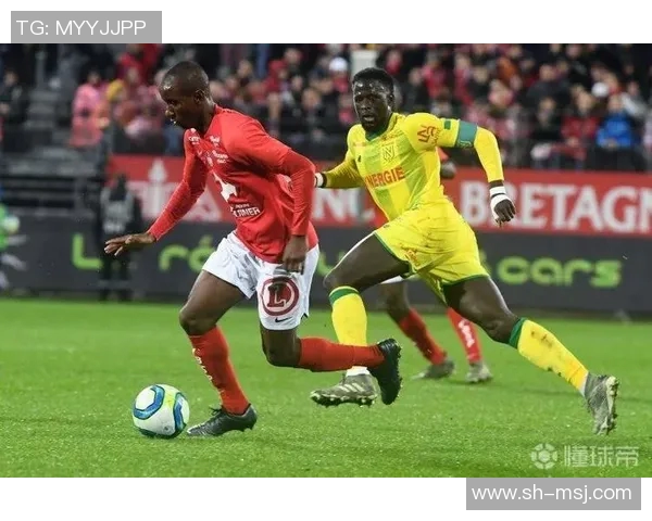 红星队与布雷斯特队激战正酣谁能在这场较量中笑到最后