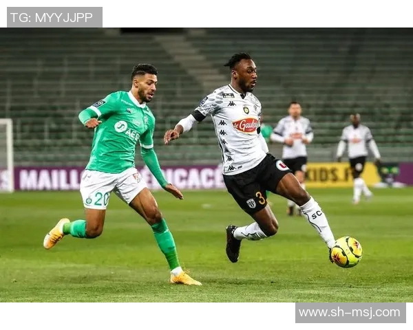 莫里森与本特的激烈对决揭示了足球战术的深层次博弈与球员的个人魅力 莫里森与本特的激烈对决揭示了足球战术的深层次博弈与球员的个人魅力