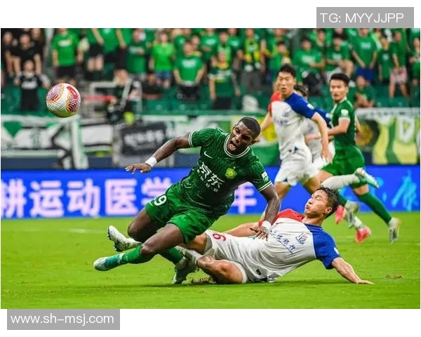 申花与国安激情对决球迷热情高涨北京赛场精彩瞬间回顾 申花与国安激情对决球迷热情高涨北京赛场精彩瞬间回顾